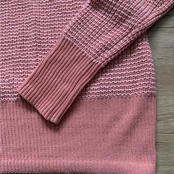 CALVIN KLEIN DEEP V-NECK LONG SLEEVE PINK SWEATER SIZE SMALL - Picture 3 of 7